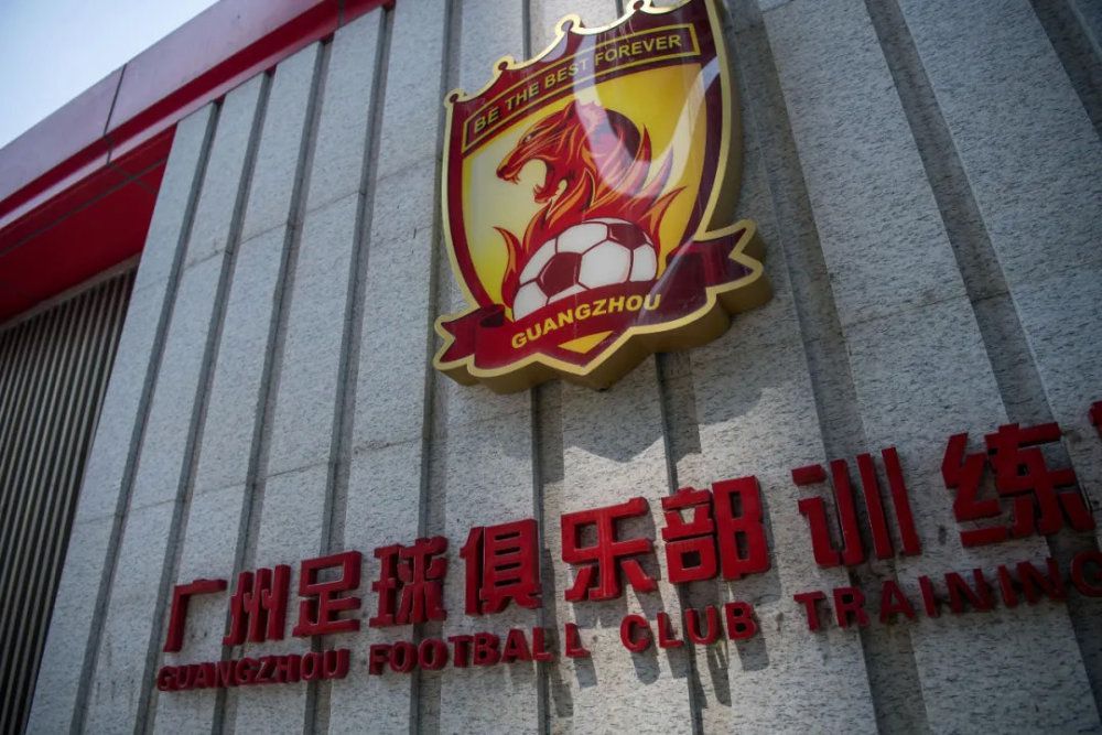 巴黎对多纳鲁马有信心 但同时一直关注门将市场在本周欧冠巴黎1-1纽卡的比赛中，多纳鲁马出现扑救脱手，导致纽卡补射破门。
